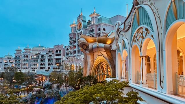 ディズニーホテルの外観（ファンタジースプリングスホテルのイメージ）