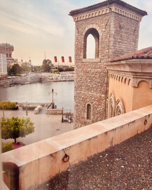 ミラコスタのパーシャルビューから横方向に見えた光景。